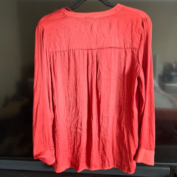 Long-sleeved brick-colored blouse. - Picture 2 of 3